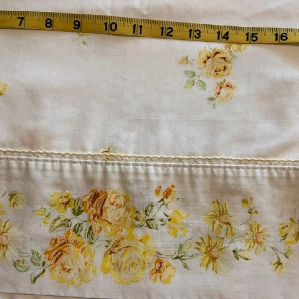 Vintage Full Size Flat‎ sheet with yellow roses and border Fashion Manor